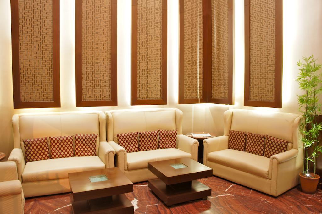 קוטה Hotel Surya Plaza מראה חיצוני תמונה