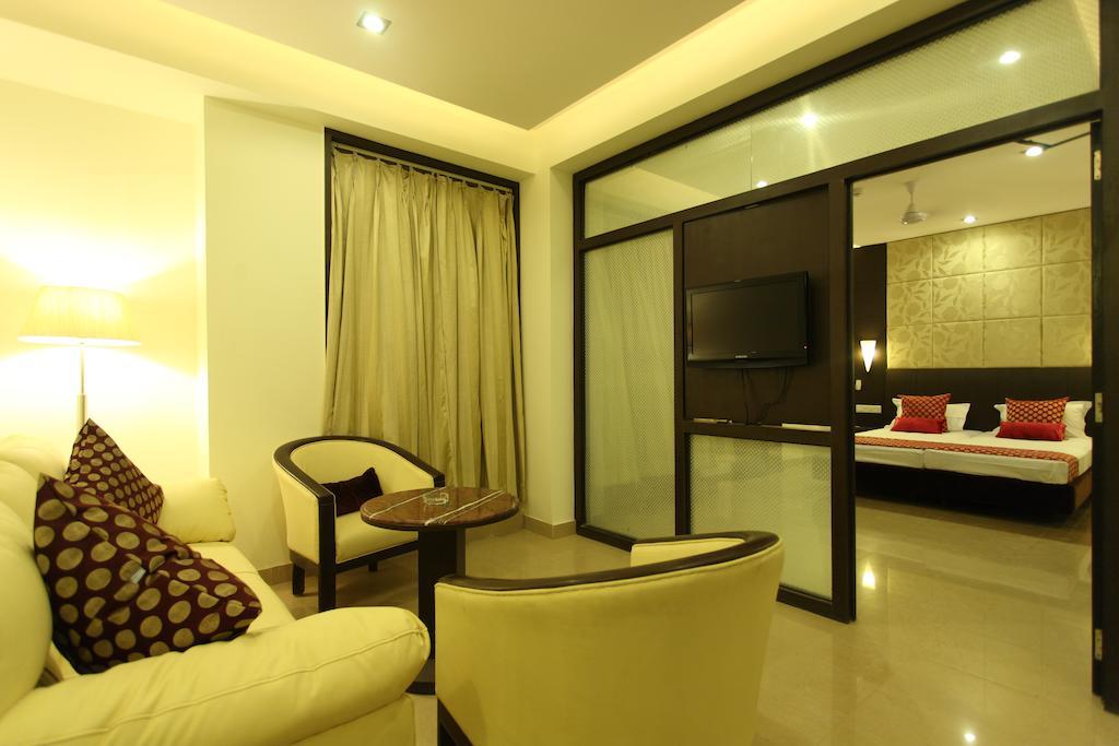 קוטה Hotel Surya Plaza מראה חיצוני תמונה