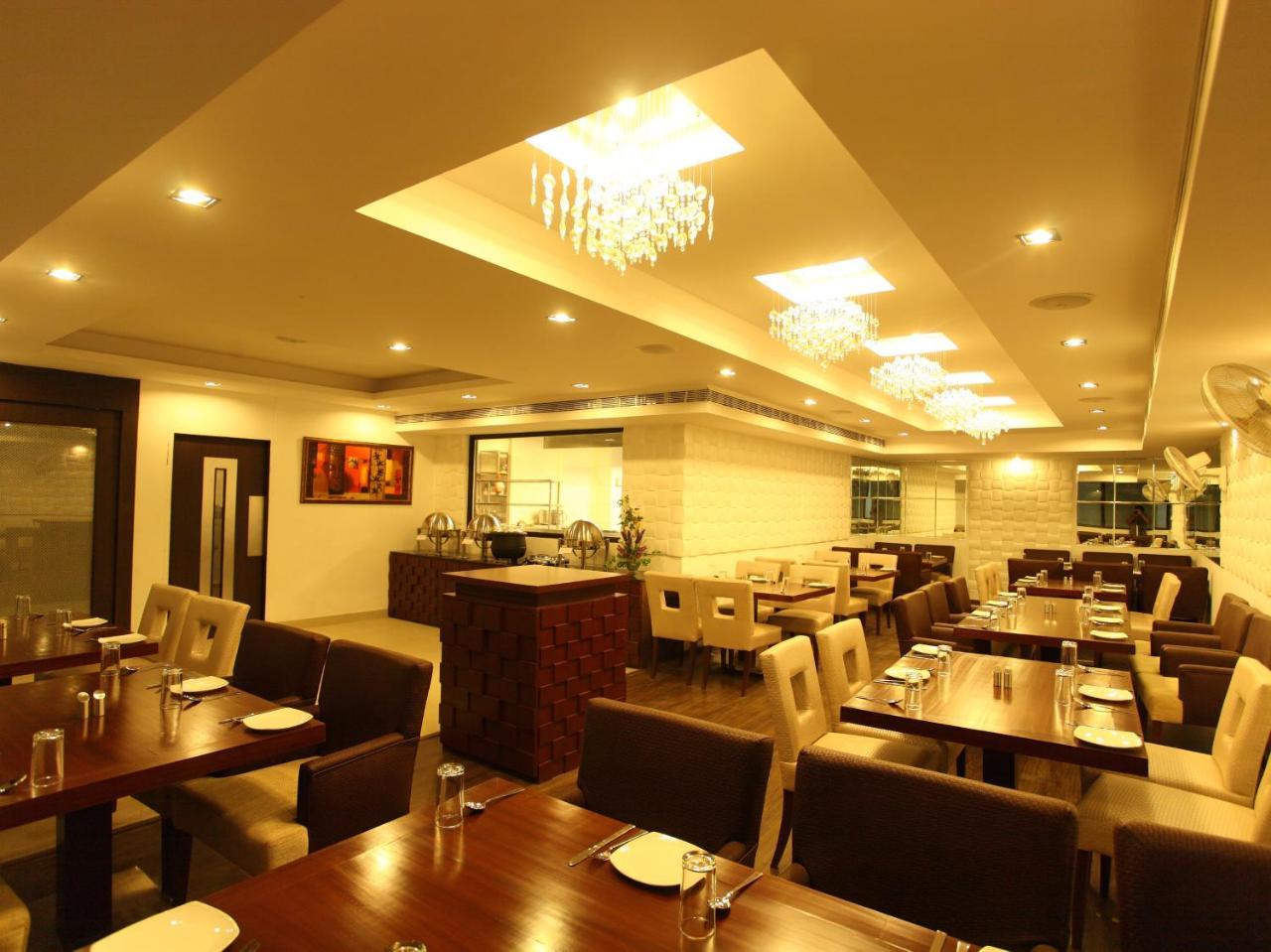 קוטה Hotel Surya Plaza מראה חיצוני תמונה