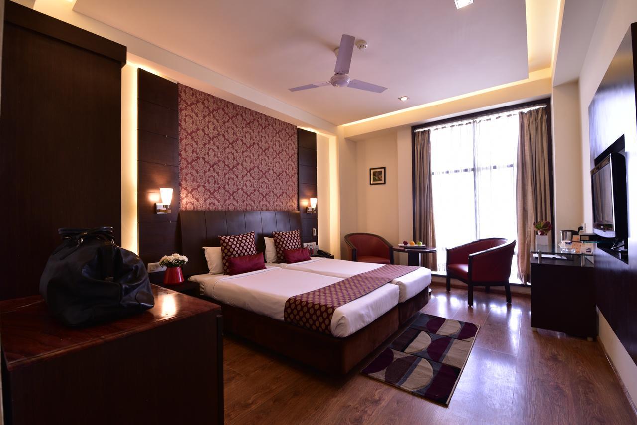 קוטה Hotel Surya Plaza מראה חיצוני תמונה