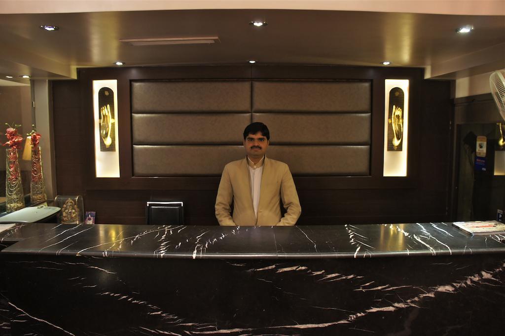 קוטה Hotel Surya Plaza מראה חיצוני תמונה