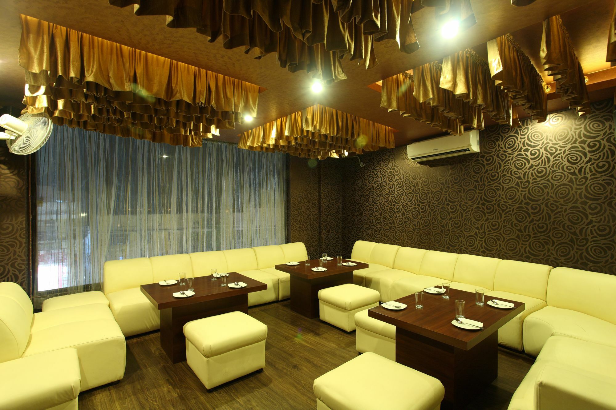 קוטה Hotel Surya Plaza מראה חיצוני תמונה